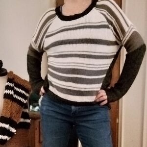 Loose knit Sweater sz Med Large gray white striped Cute long sleeve Loose Hang